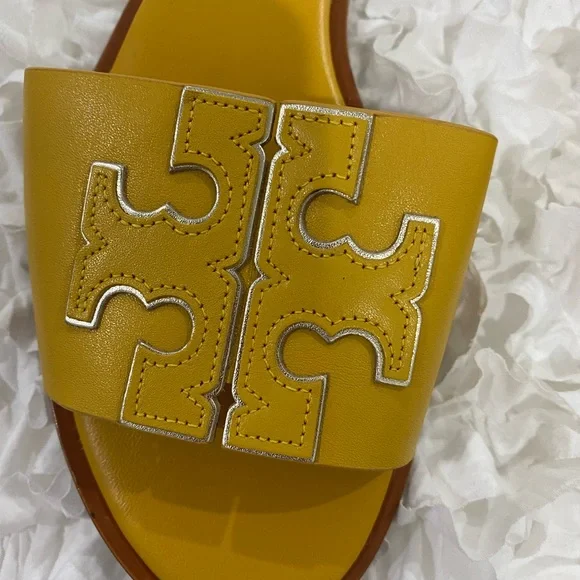 ⬇️PRICE DROP ⬇️ •Tory Burch - Yellow Flat Ines Sandals - 7.5 M - Picture 6 of 7